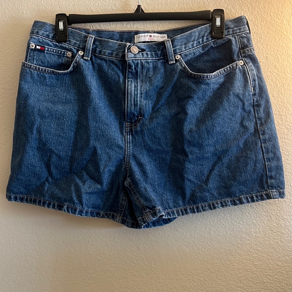 VINTAGE women’s Tommy Hilfiger shorts size 16